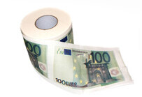 Toilettenpapierrolle mit aufgedruckten Geldscheinen